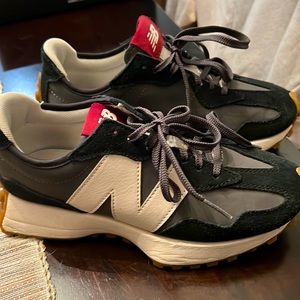 New Balance 327 Sneakers